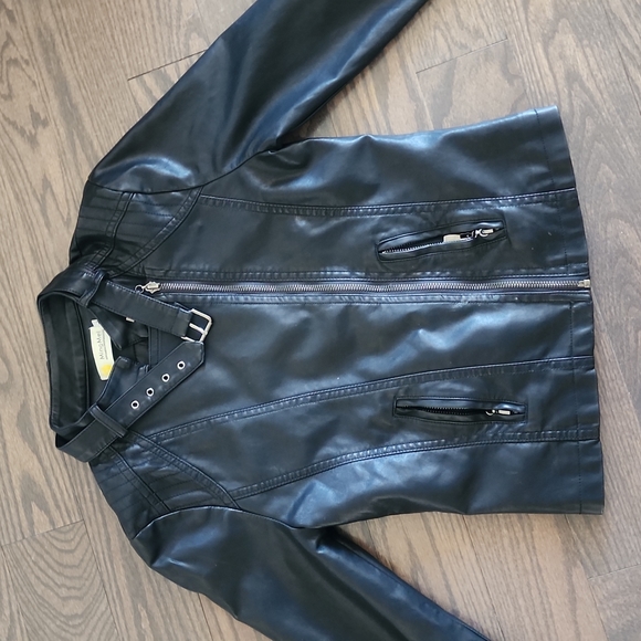 Women Leather Jacket - Picture 4 of 5